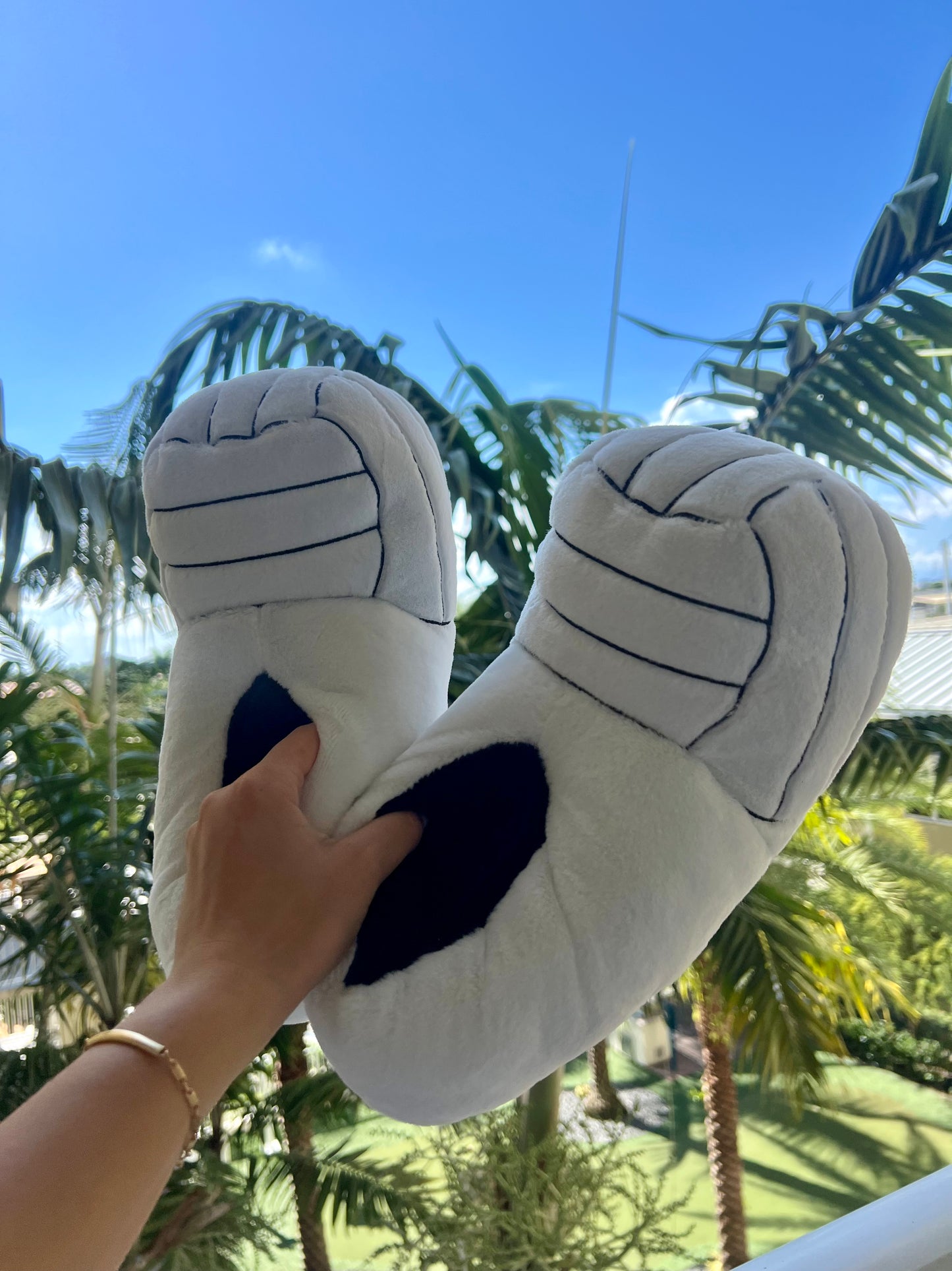 Plush Points Volleyball Slippers – Cozy Indoor Slippers for Volleyball Lovers