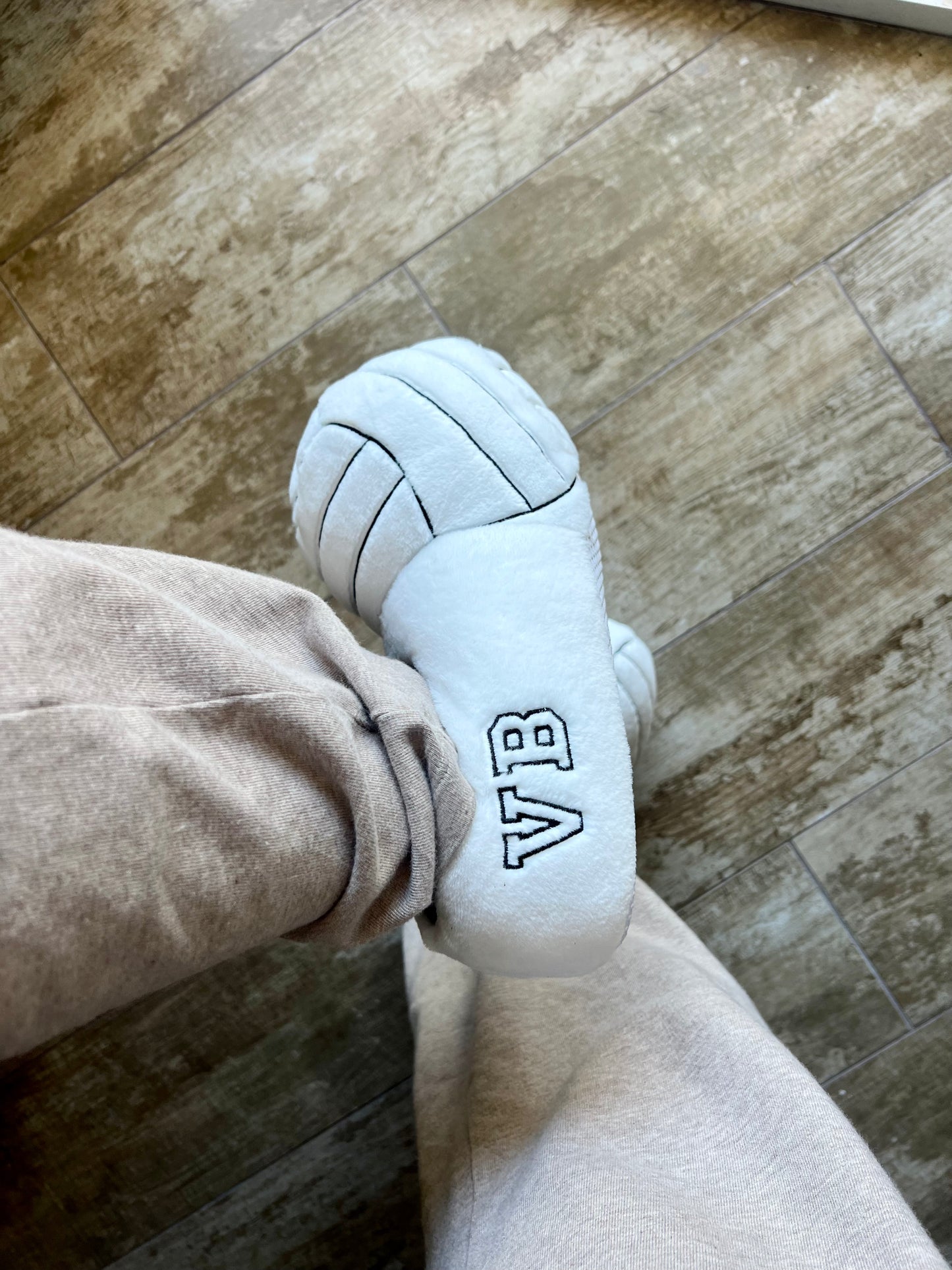 Plush Points Volleyball Slippers – Cozy Indoor Slippers for Volleyball Lovers